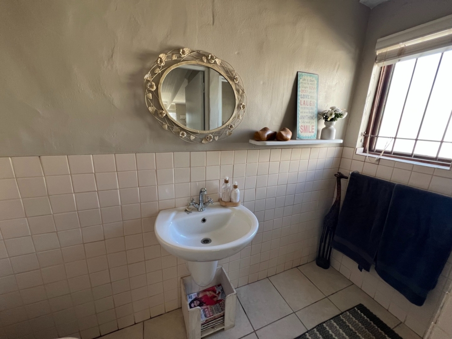 6 Bedroom Property for Sale in Jacobsbaai Western Cape
